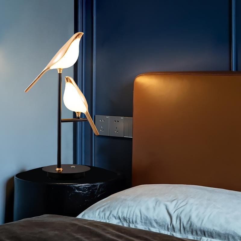 7001 Table Lamp